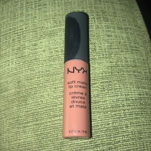 NYX soft matte lip cream in Berlin NWT